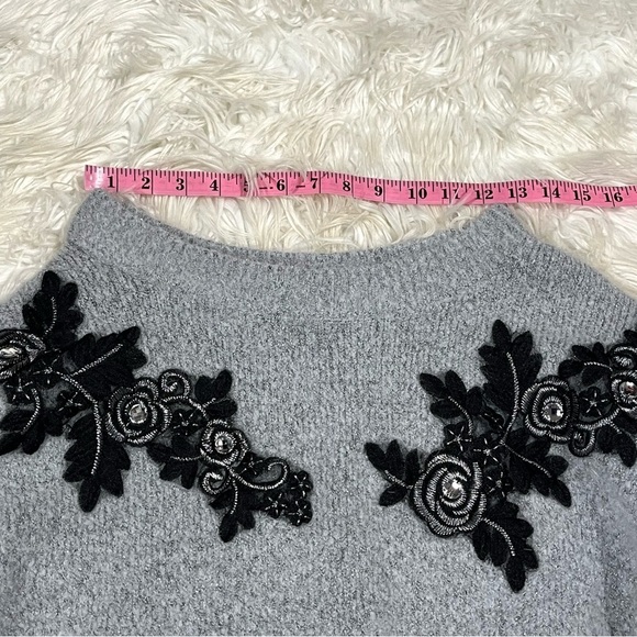 NEW Silver Metallic Floral Embellished Oversized Boucle Sweater HTF - Picture 16 of 16
